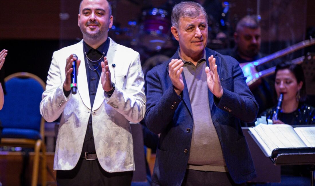 İzmir Büyükşehir Belediyesi, AASSM’de Edip Akbayram ve Volkan Konak’ı İzBB