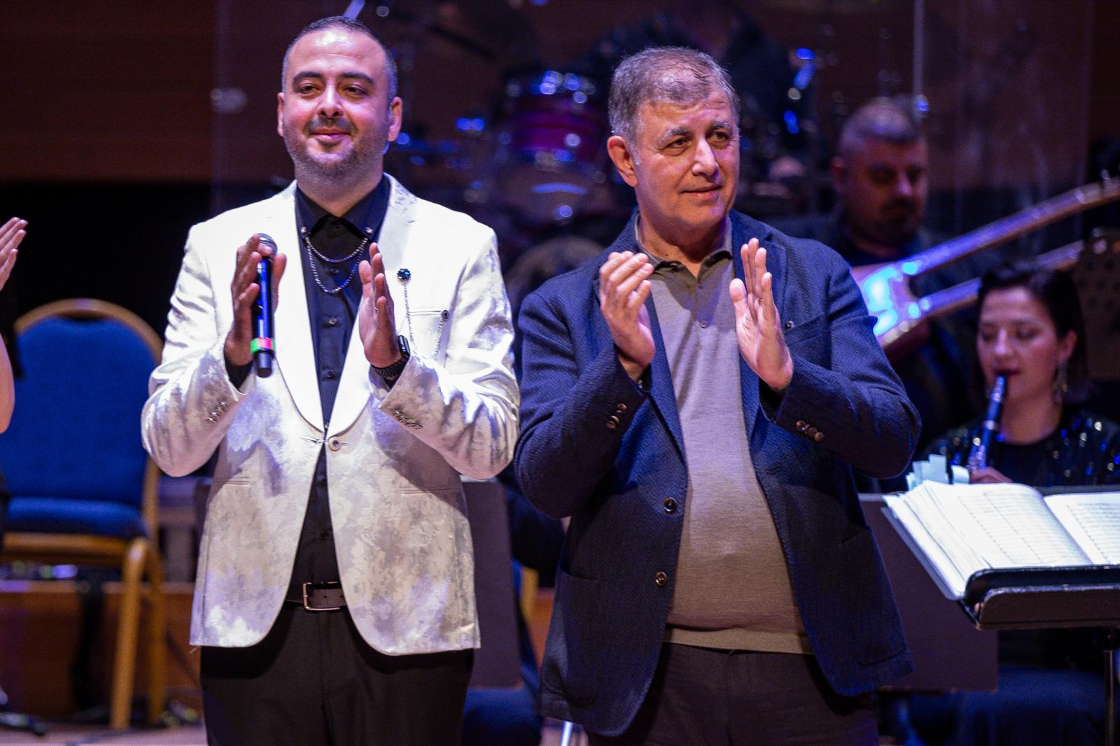 İzmir Büyükşehir Belediyesi, AASSM’de Edip Akbayram ve Volkan Konak’ı İzBB