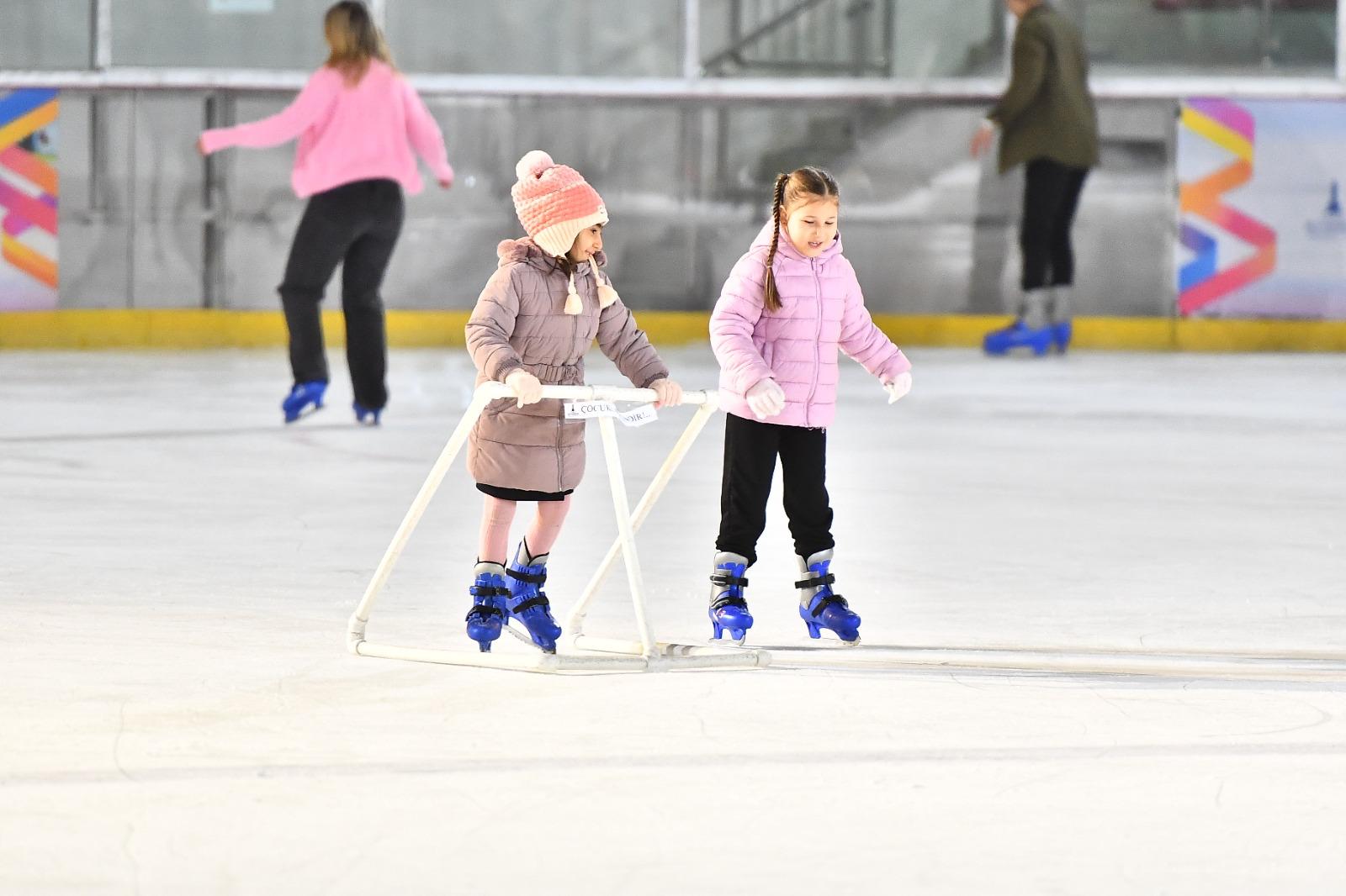 İzmir Büyükşehir Belediyesi, kış ve yılbaşı etkinlikleri kapsamında Kültürpark ve