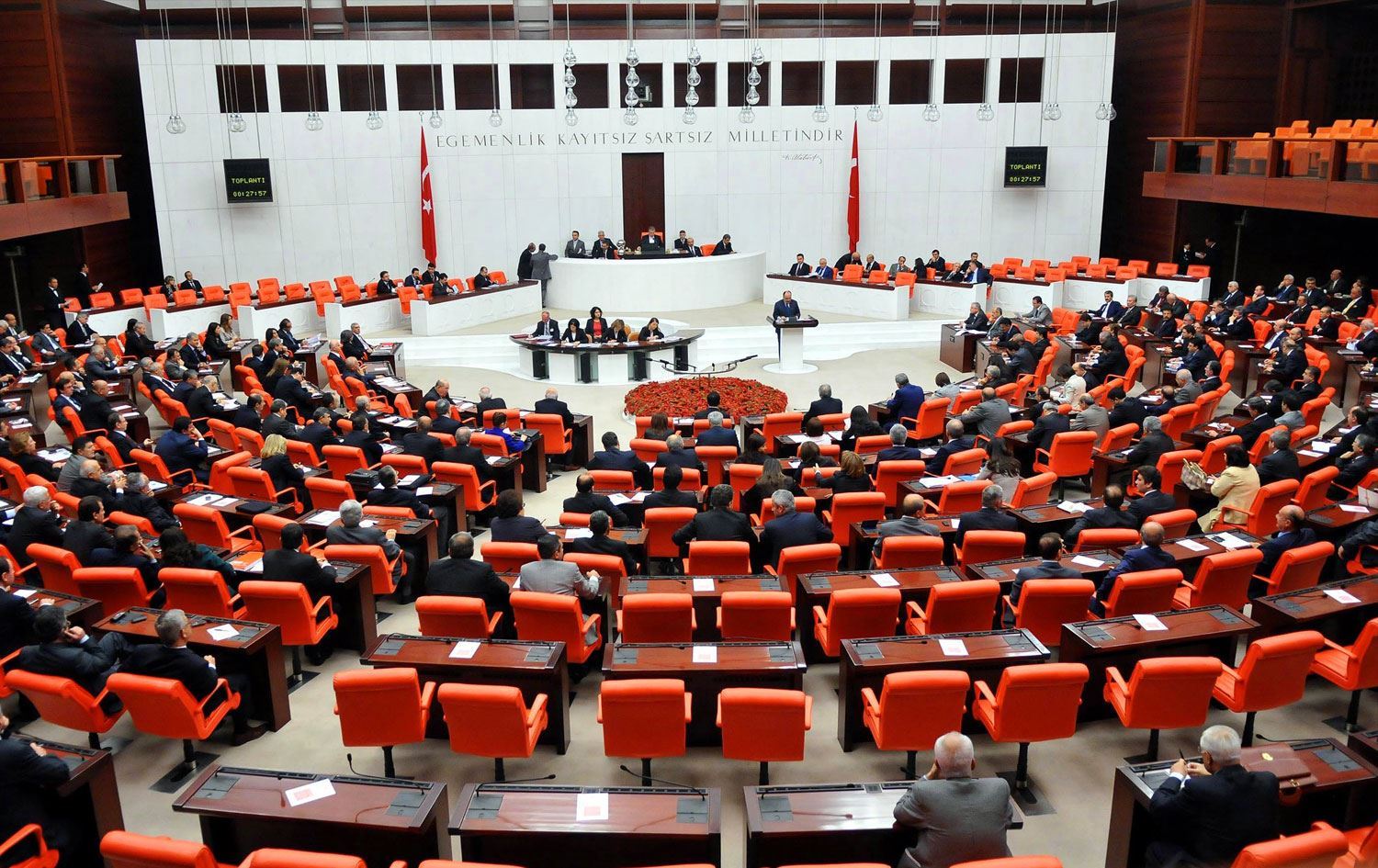 İzmir milletvekillerinin 2025 yılı TBMM karnesi şaşırttı! DEM Partili İbrahim