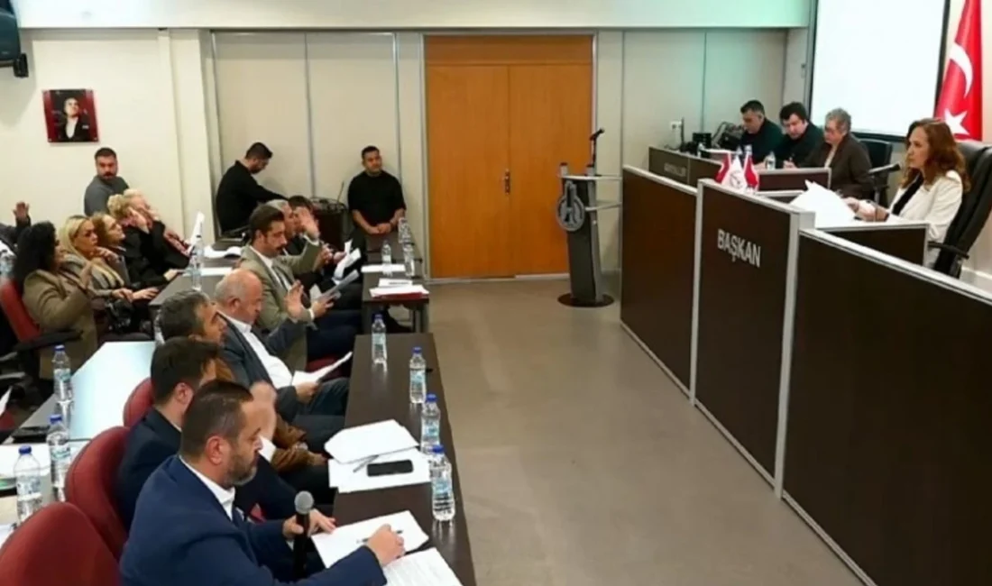 CHP’den AK Parti’ye Sert Çıkış! “Hukukçu Kimliğinle Yargılamayı Tamamlamışsın!” Karşıyaka Meclisi'nde Sayıştay raporları nedeniyle CHP ve AK Parti karşı