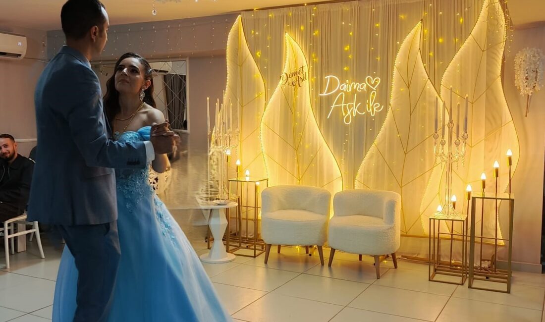 İzmir Çiğli, Hatice-Osman Çambunar ve Zeliha-Abidin Çetin çiftlerinin çocukları Demet