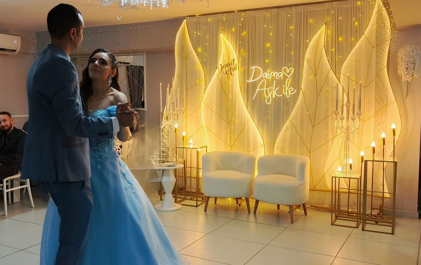 İzmir Çiğli, Hatice-Osman Çambunar ve Zeliha-Abidin Çetin çiftlerinin çocukları Demet