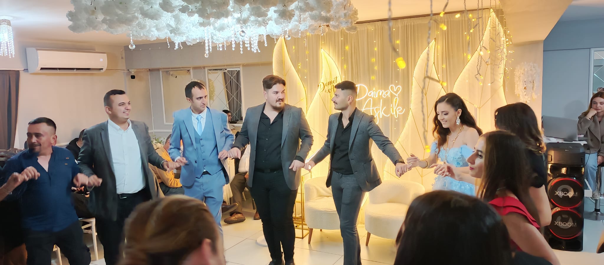 Aşk Dolu Nişan Töreni Demet ve Asil Mutluluğa İlk Adımı Attı