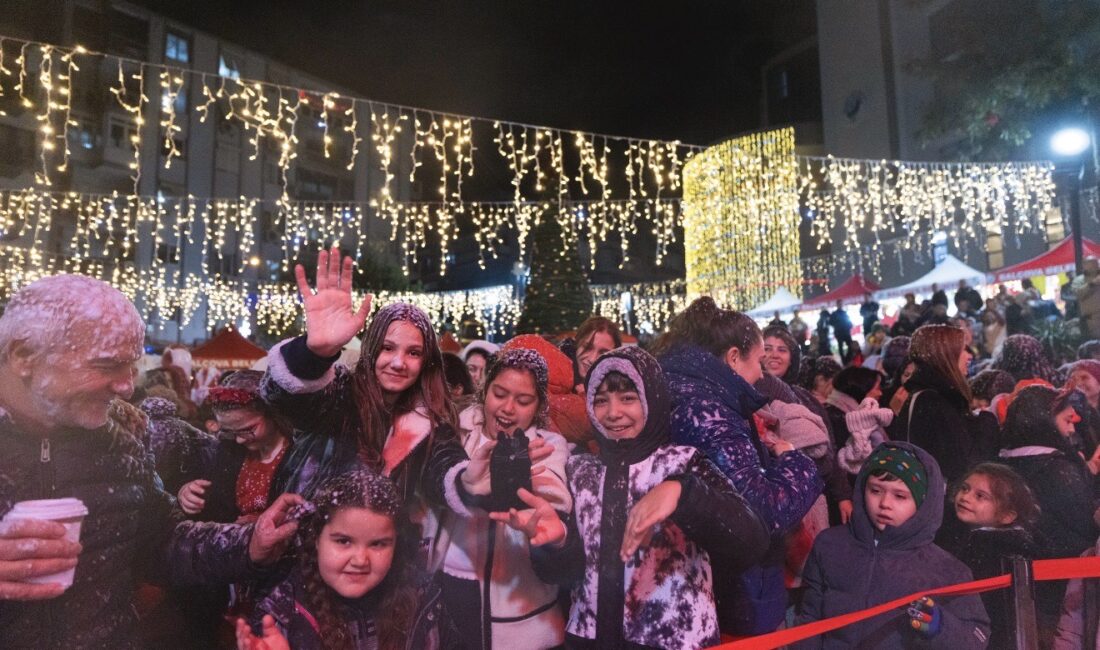 Balçova Yeni Yıl Festivali Cumhuriyet Meydanı'nda başladı! Konserler, çocuk etkinlikleri