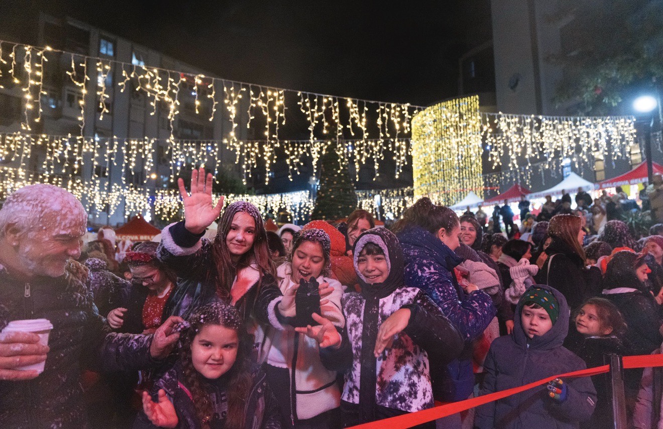 Balçova Yeni Yıl Festivali Cumhuriyet Meydanı'nda başladı! Konserler, çocuk etkinlikleri