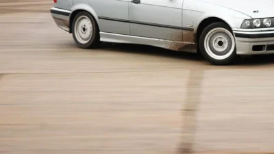 Balçova'da drift atan 19 yaşındaki sürücüye 69 bin lira ceza.