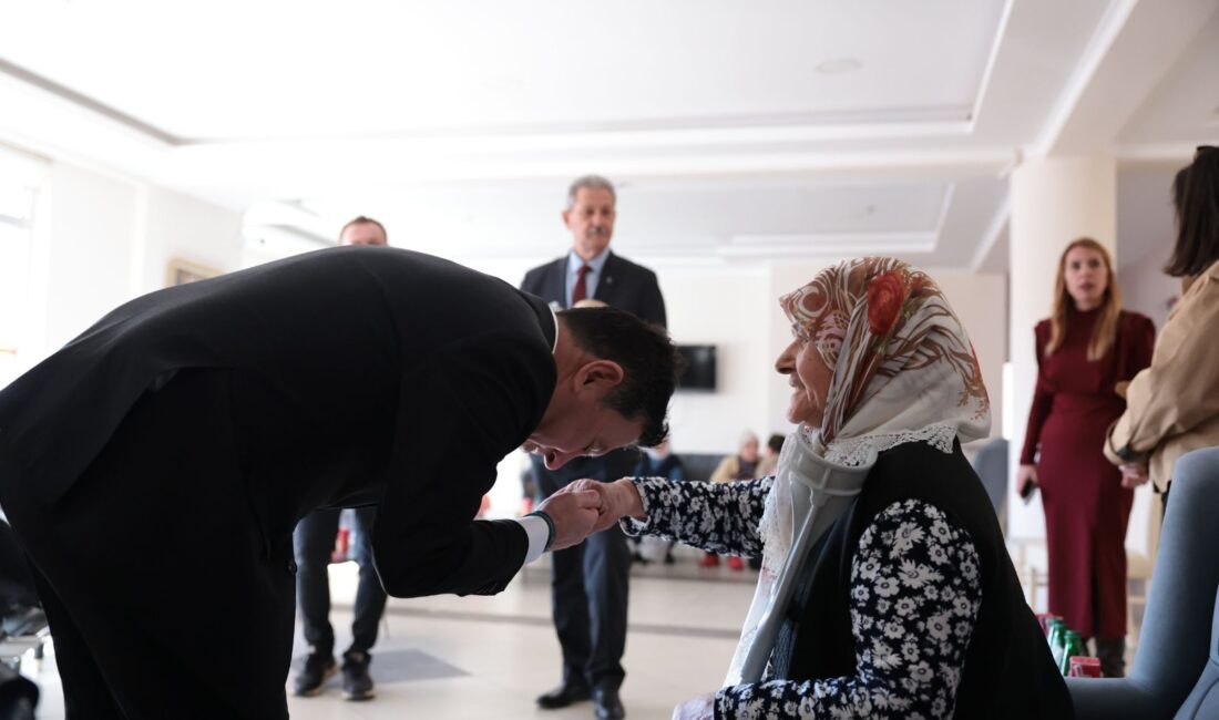 Başkan Ahmet Aras, Muğla’da yaşamevi ve huzurevlerini ziyaret ederek vatandaşların