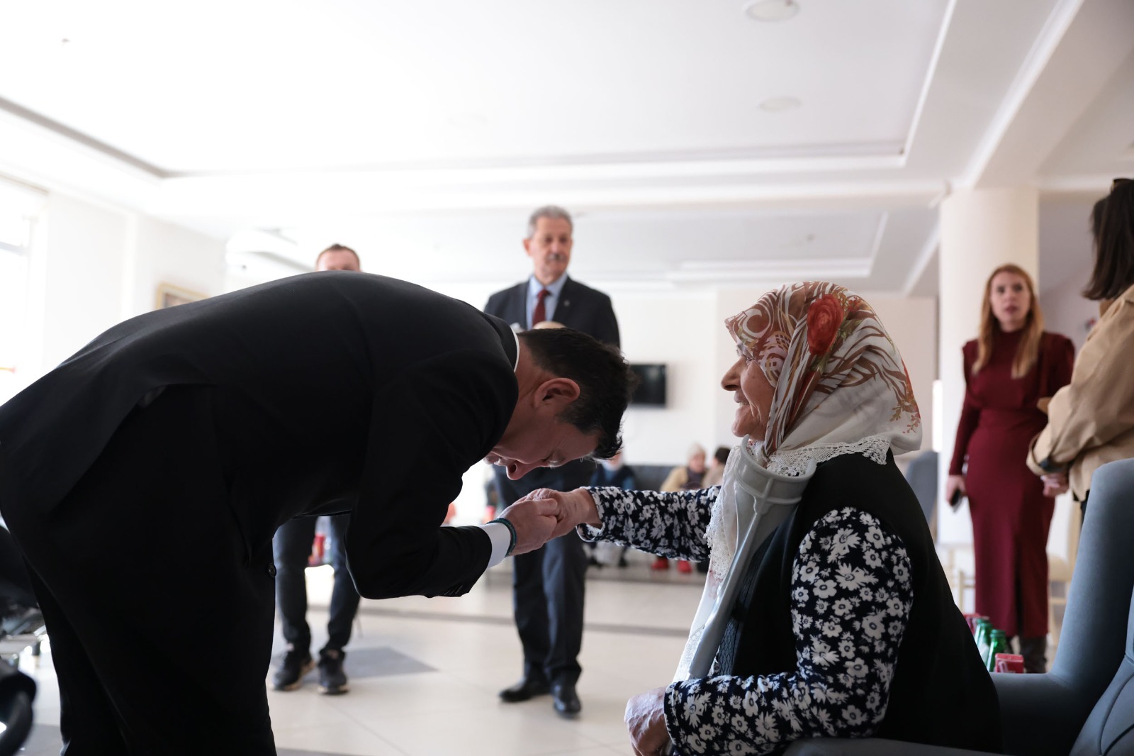 Başkan Ahmet Aras, Muğla’da yaşamevi ve huzurevlerini ziyaret ederek vatandaşların