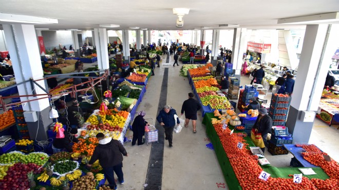 Bornova Belediye Başkanı Ömer Eşki köylü pazarlarını kapatma kararı aldı.