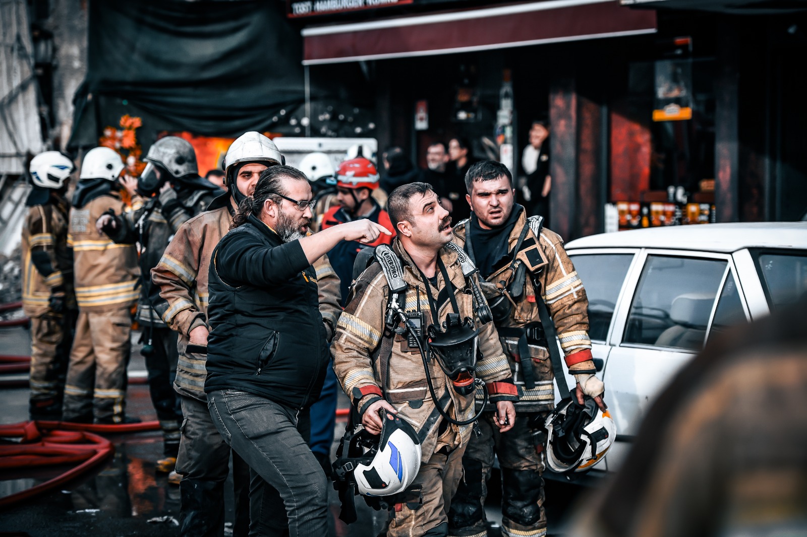 Bornova’da Dehşet Anları İş Hanında Çıkan Yangında İtfaiye 12 Kişiyi Kurtardı