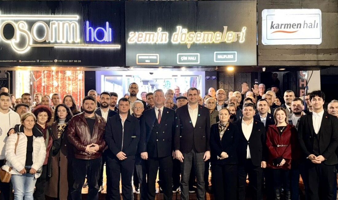 CHP İzmir İl Başkanı Çağatay Güç, Bakırçay bölgesine yaptığı ziyarette,
