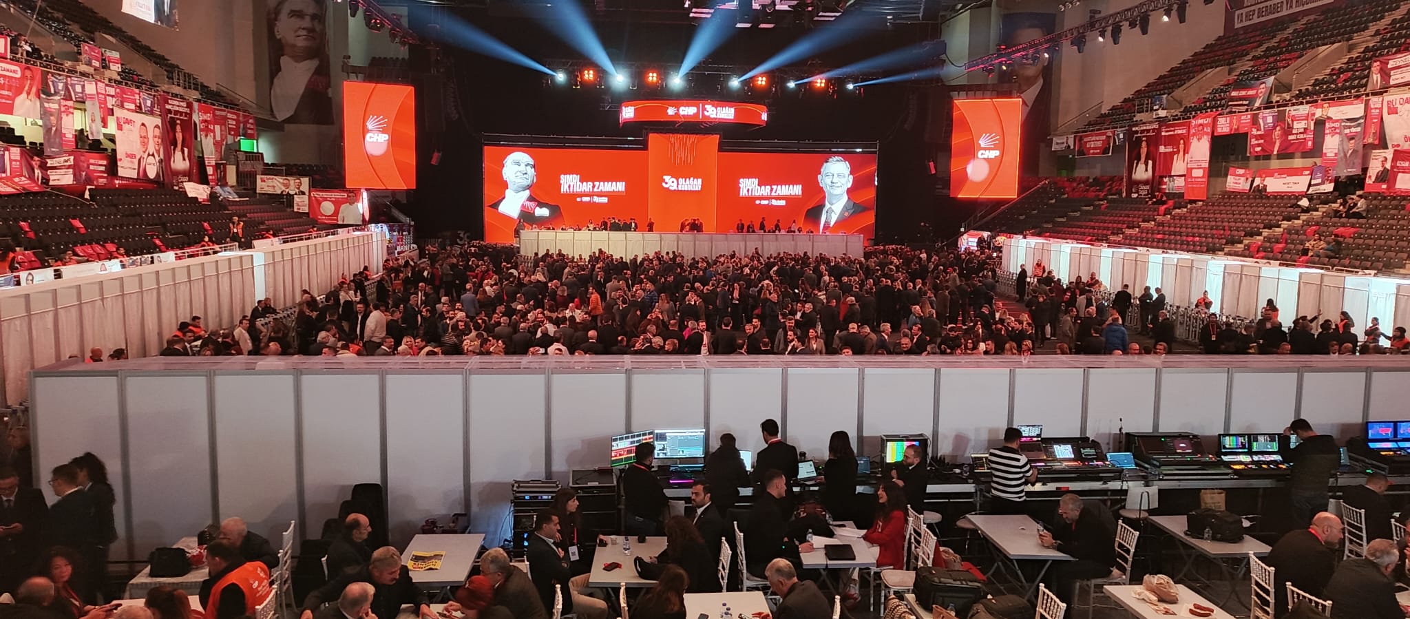 CHP Kurultayı'nda Özgür Özel'in anahtar listesi firesiz seçildi. İzmir'den Deniz