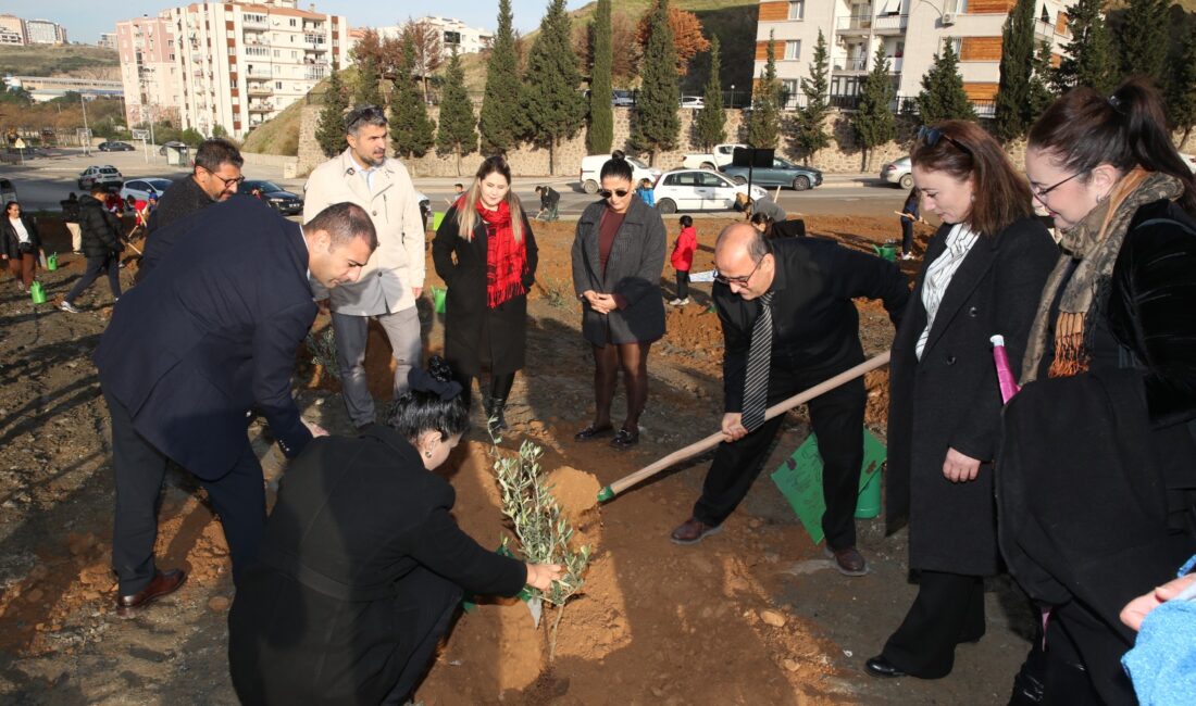 Çiğli Belediyesi, Uğur Mumcu Parkı'nda sona yaklaştı, Maltepe'de güvenli oyun