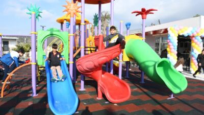 Çiğli Uğur Mumcu Parkı açıldı! Güzeltepe'ye modern oyun alanları ve