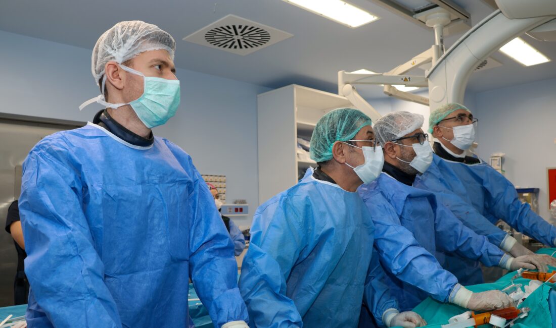 İzmir Şehir Hastanesi'nde çocuk kalp hastalarına TPVR yöntemi başarıyla uygulanıyor.