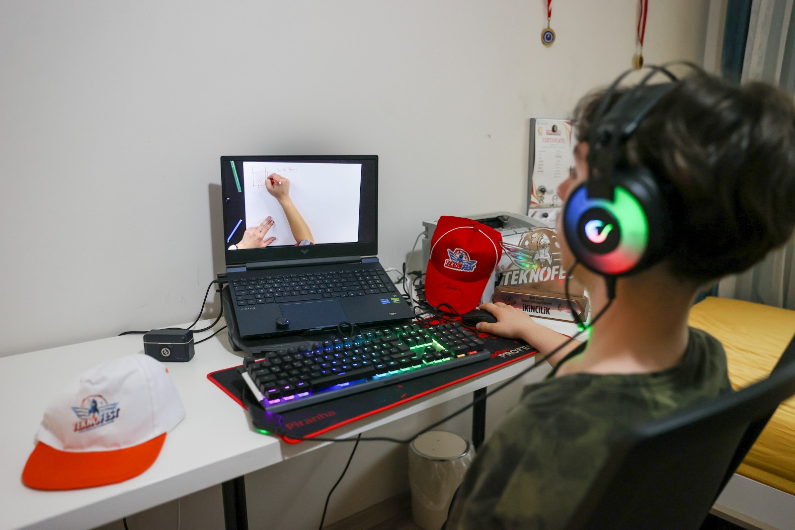 Dijital Dershane 22 bin öğrencinin hayaline ışık oldu