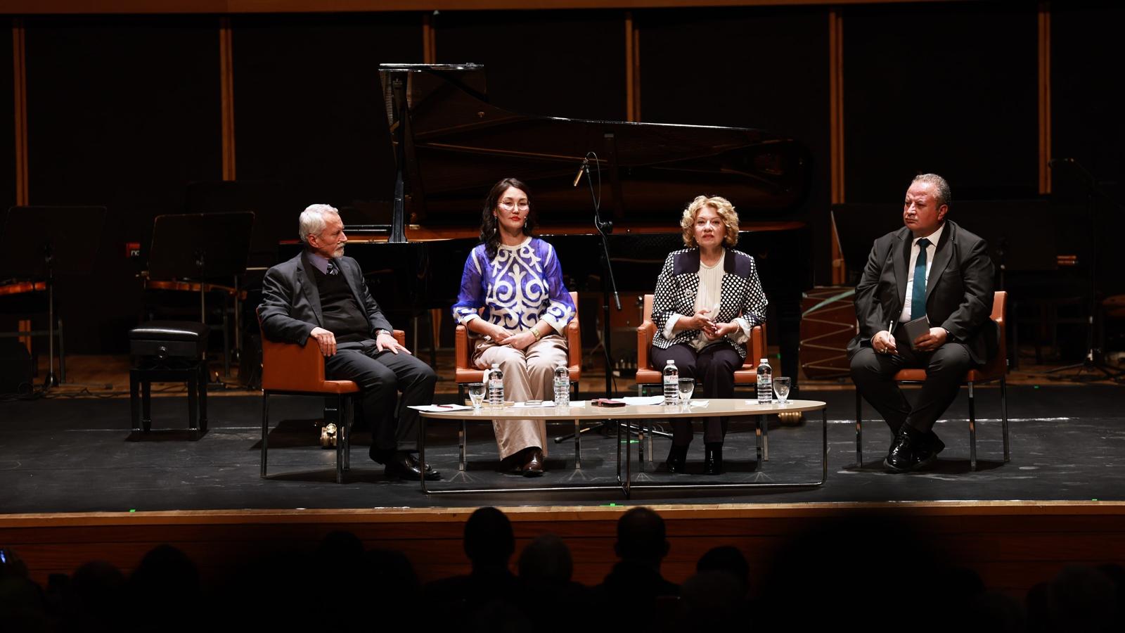 UNESCO tarafından ilan edilen 15 Aralık Dünya Türk Dili Ailesi