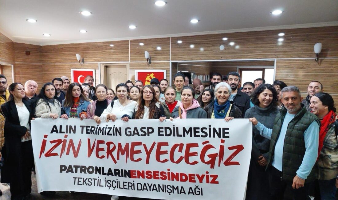 İzmir OSB’de ELSA Tekstil’de çalışan işçiler, maaş ve tazminatları ödenmeden