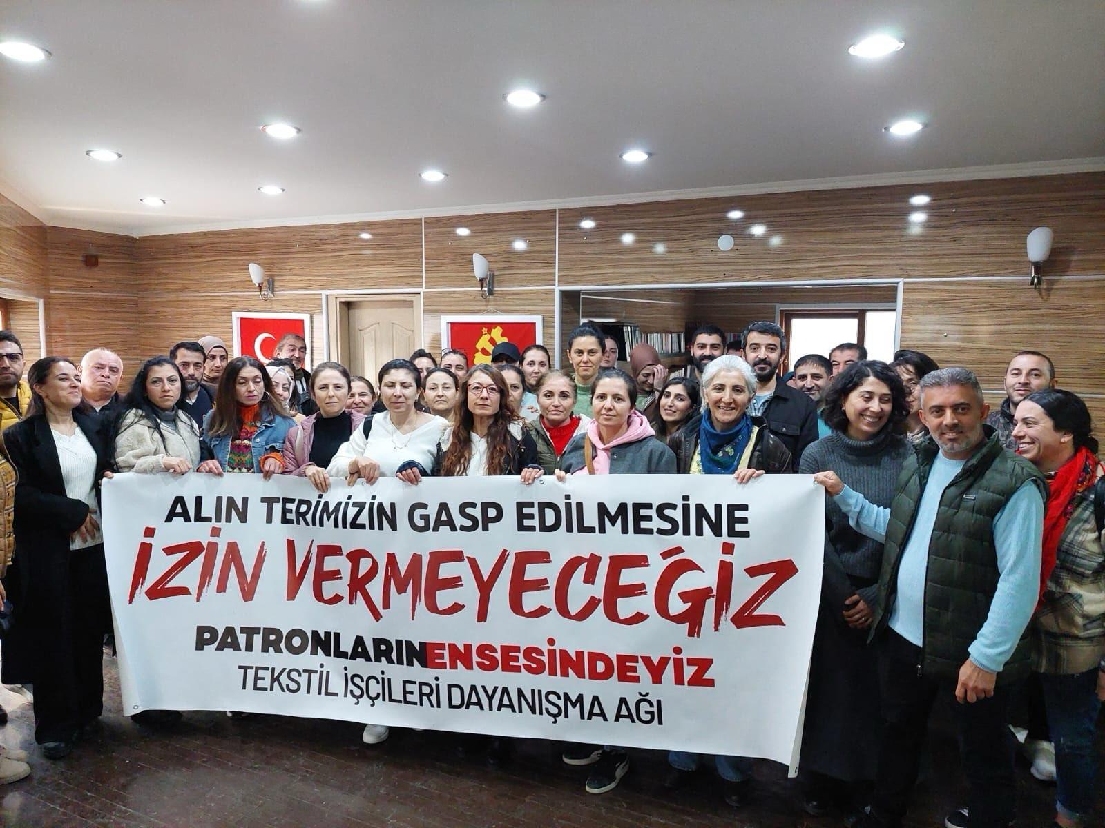 İzmir OSB’de ELSA Tekstil’de çalışan işçiler, maaş ve tazminatları ödenmeden
