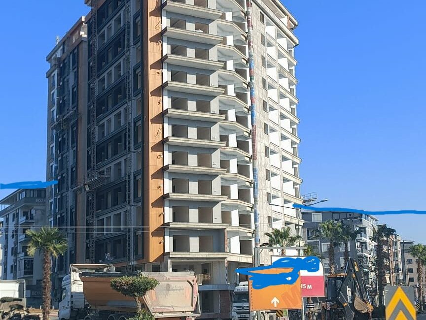 Ercan Yapı İnşaat’tan Menemen’de 15 katlı Skandal Ercan Yapı İnşaat Menemen’de imar tartışmasının merkezinde. 6 katlı binaların