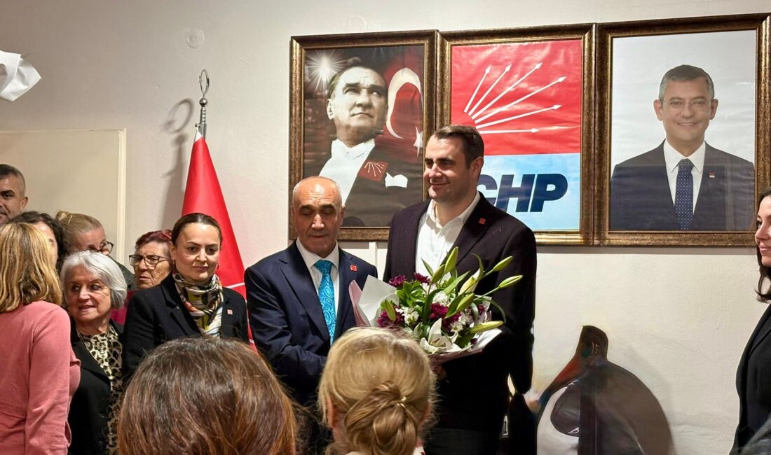 Foça da İl Başkanı Ziyaretinde Saniye Bora Fıçı salonu terk etti İddiası Foça'da il başkanı ziyareti sırasında Belediye Başkanı Saniye Bora Fıçı