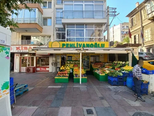 Hanif Pehlivanoğlu marketleri kapandı. Ege’de bir dönem sona erdi. 68