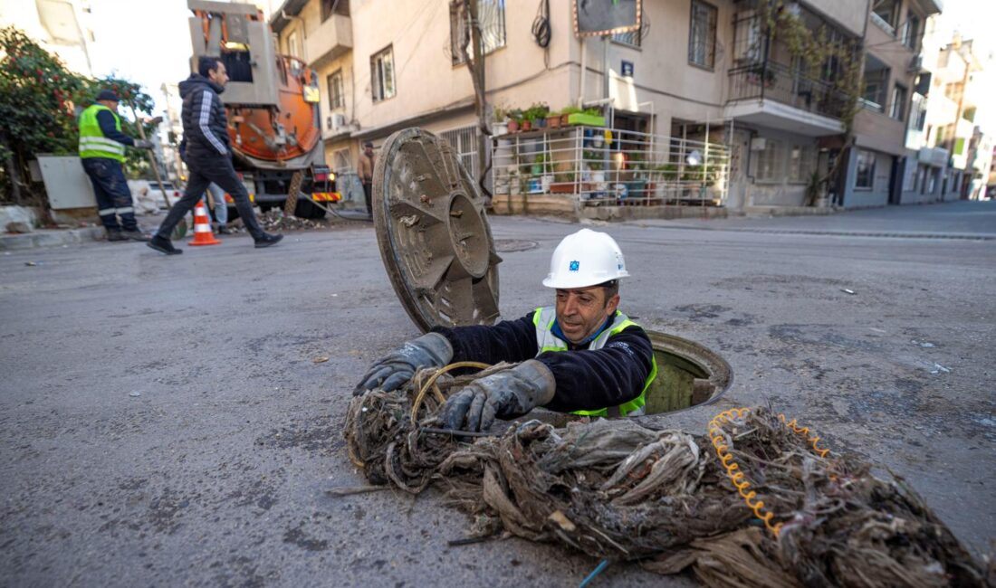 İZSU yağmur suyu ızgara temizliği ile İzmir kışa hazır! İZSU yağmur suyu ızgara temizliği ile 12 ilçede 150 bin