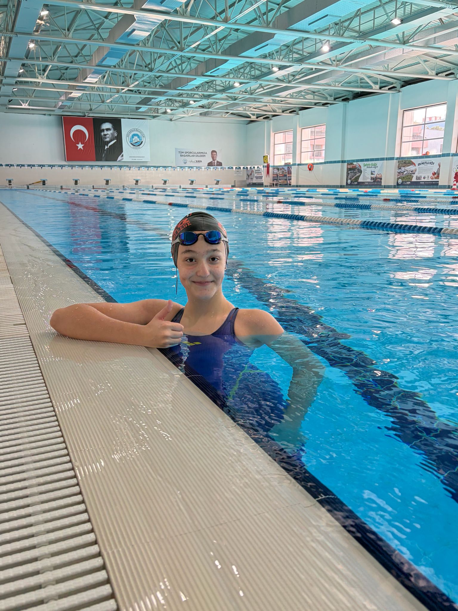 ROTA Koleji Spor Kulübü yüzücüsü İdil Üngör, Trabzon'da 100 metre