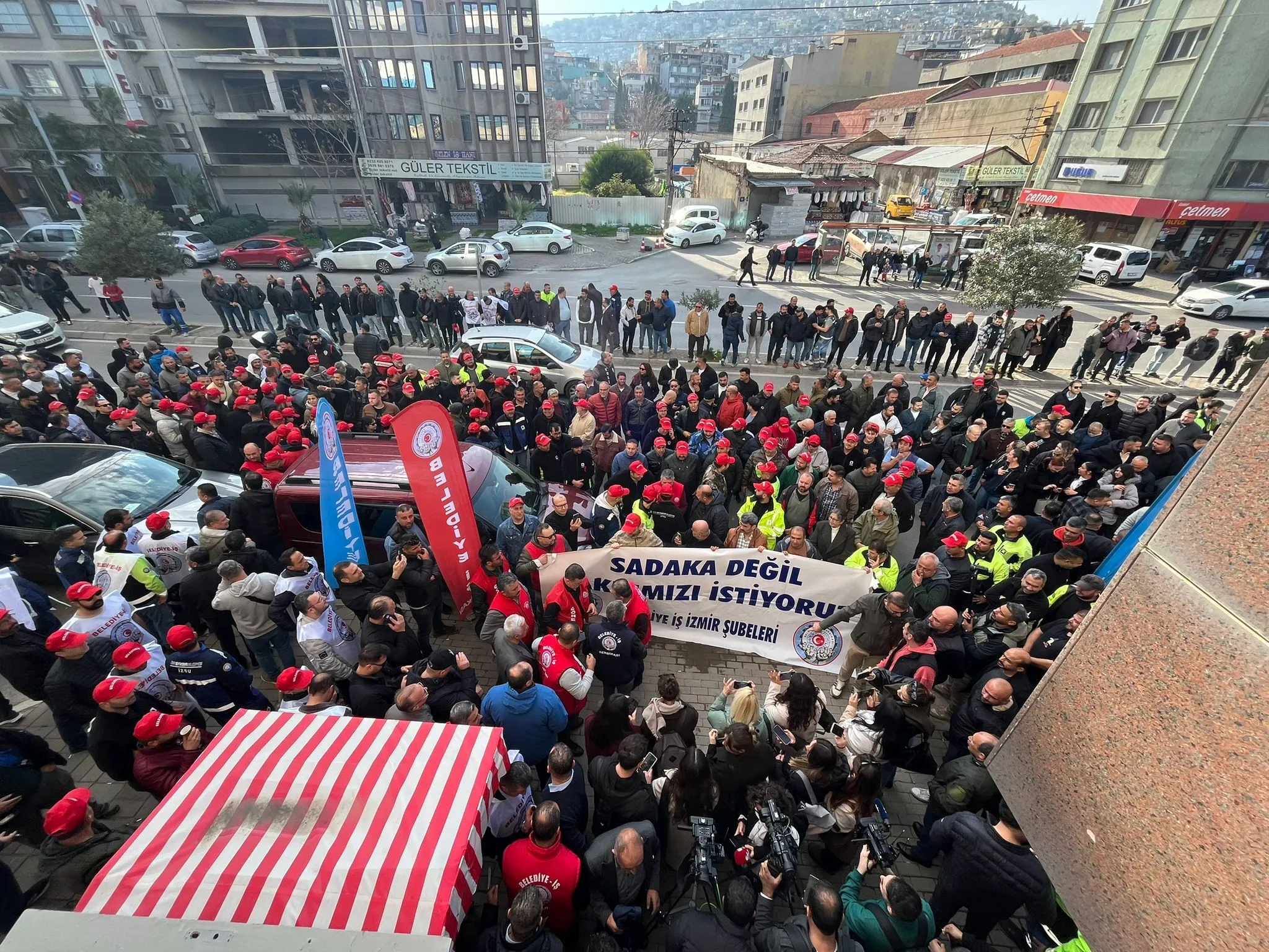 İzmir Büyükşehir’e bağlı İZDOĞA, İZBETON ve İZULAŞ çalışanları eksik maaş