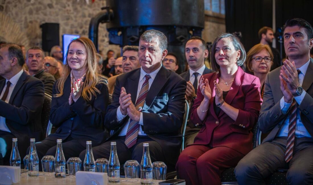 Tarihi Dönüşüm Başladı! Başkan Tugay, 3 Milyar Liralık Dev Altyapı Yatırımının Temelini Attı İzmir Büyükşehir Belediye Başkanı Dr. Cemil Tugay, Konak, Bayraklı ve