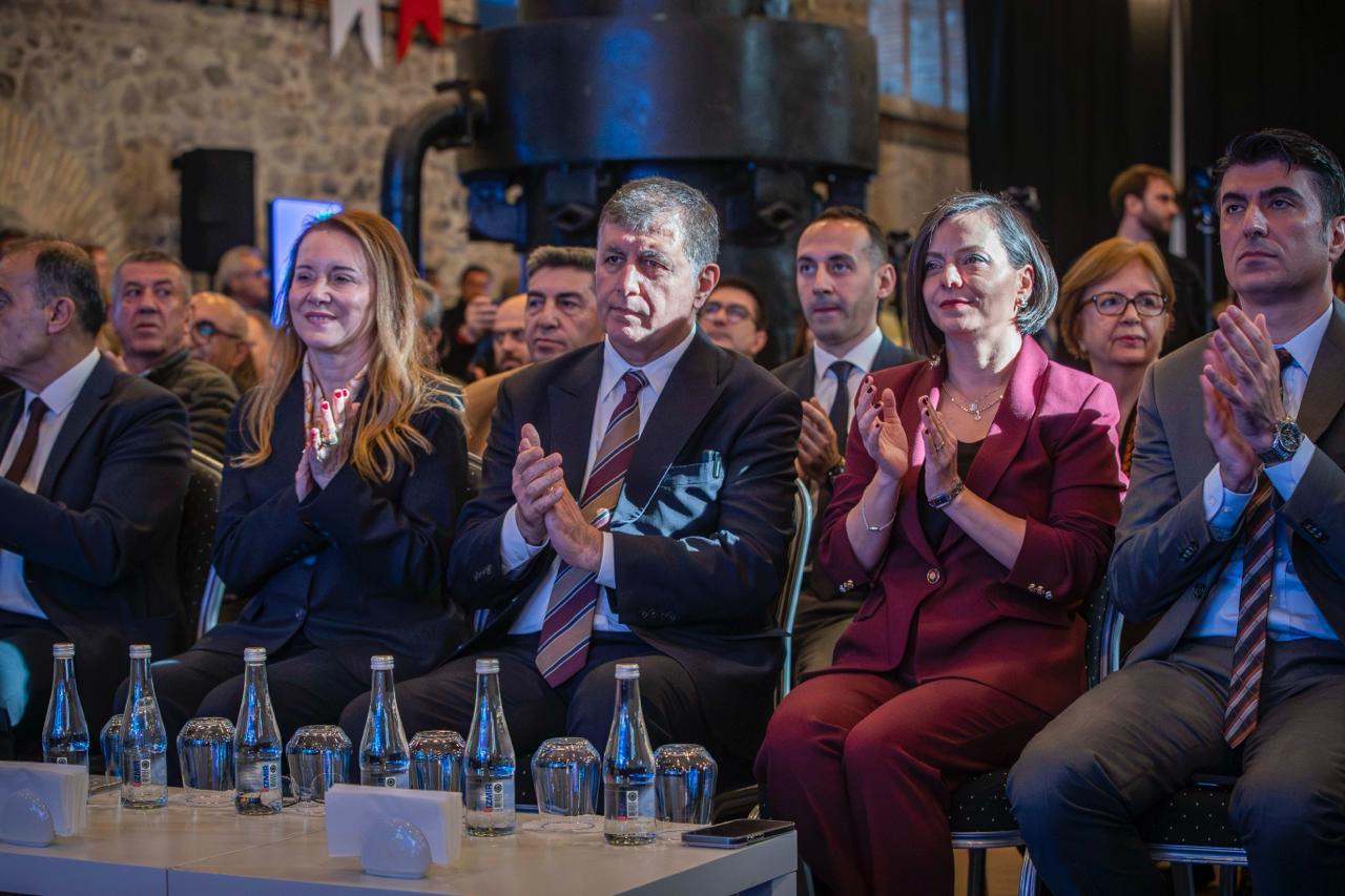 İzmir Büyükşehir Belediye Başkanı Dr. Cemil Tugay, Konak, Bayraklı ve