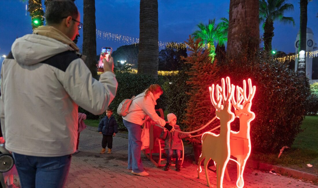 İzmir’de Yoğun İlgi! Kültürpark Yeni Yıl Festivali’nde Gözler Buz Pistinde İzmir Büyükşehir Belediyesi'nin Kültürpark’ta düzenlediği Yeni Yıl Festivali, buz pisti