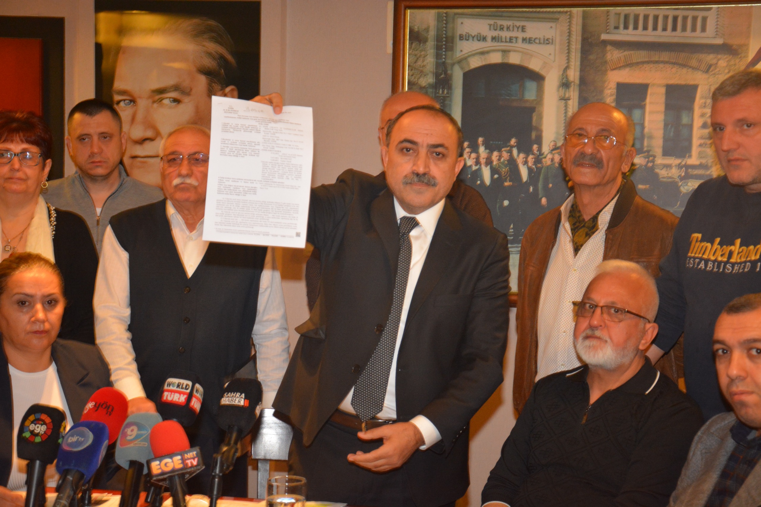 İzmir Lokantacılar Odası Başkanı Doğan Kılıç, eski başkan Aykut Yenice’nin