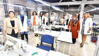 İzmir Meslek Fabrikası 2025'te 4 bin 600 kişiye altın bilezik
