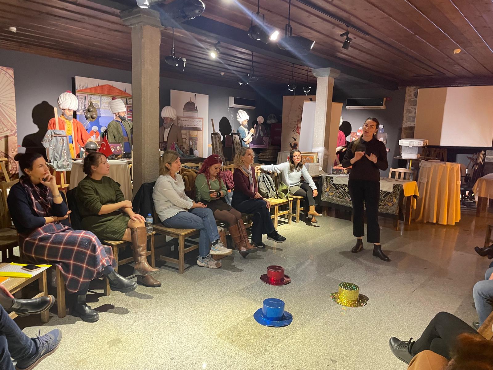 İzmir Öğretmen Akademilerinde "Edebiyat Akademisi" Sanat ve Dramayı Öğretime Taşıyor