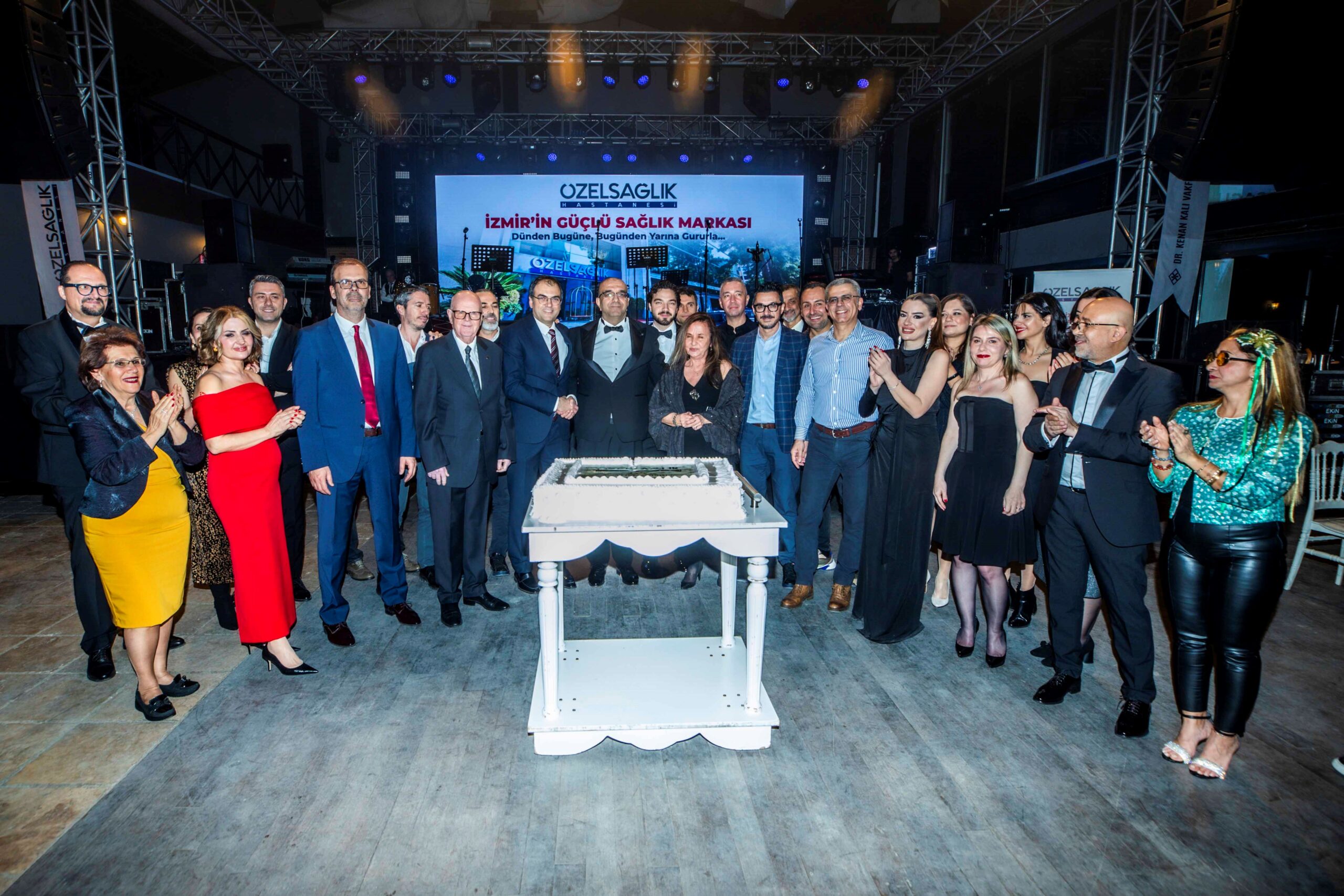 İzmir Özel Sağlık Hastanesi 5. yaşını kutladı! Op. Dr. Kenan