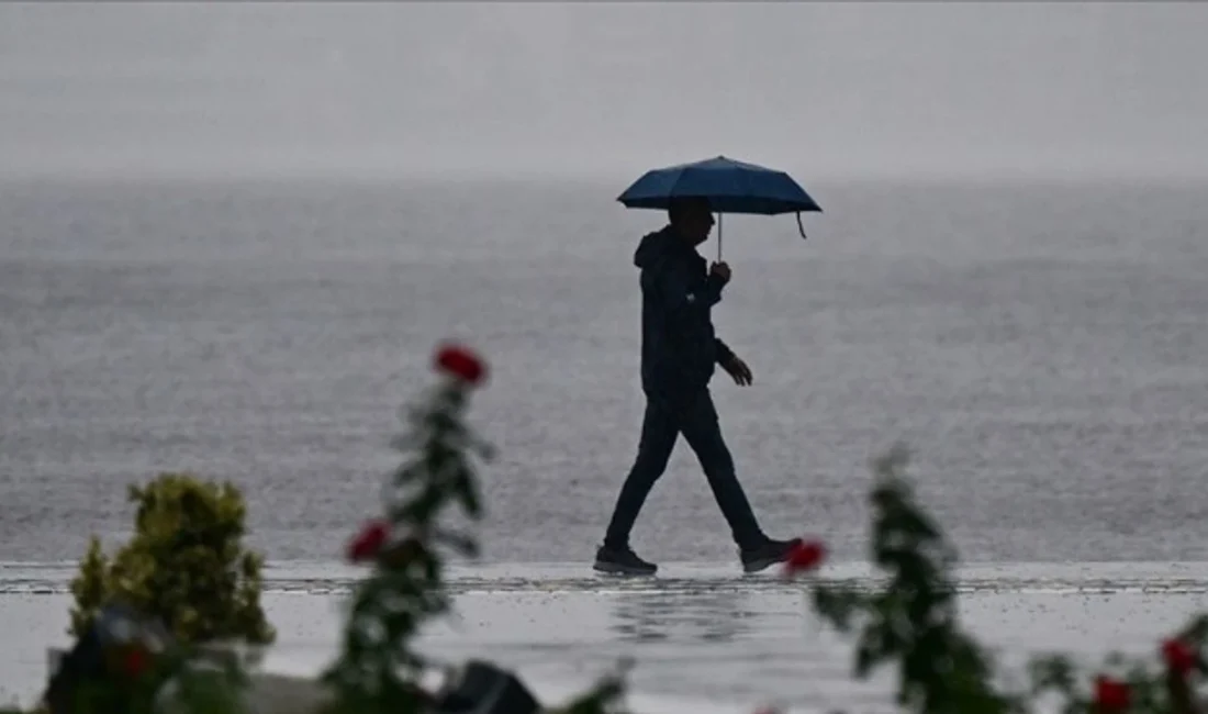 İzmir yeni haftaya sağanak yağışla başladı. Meteoroloji'den Perşembe ve Cuma