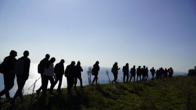 İzmir Büyükşehir Belediyesi üniversite öğrencilerini Klaros ve Notion antik kentlerine