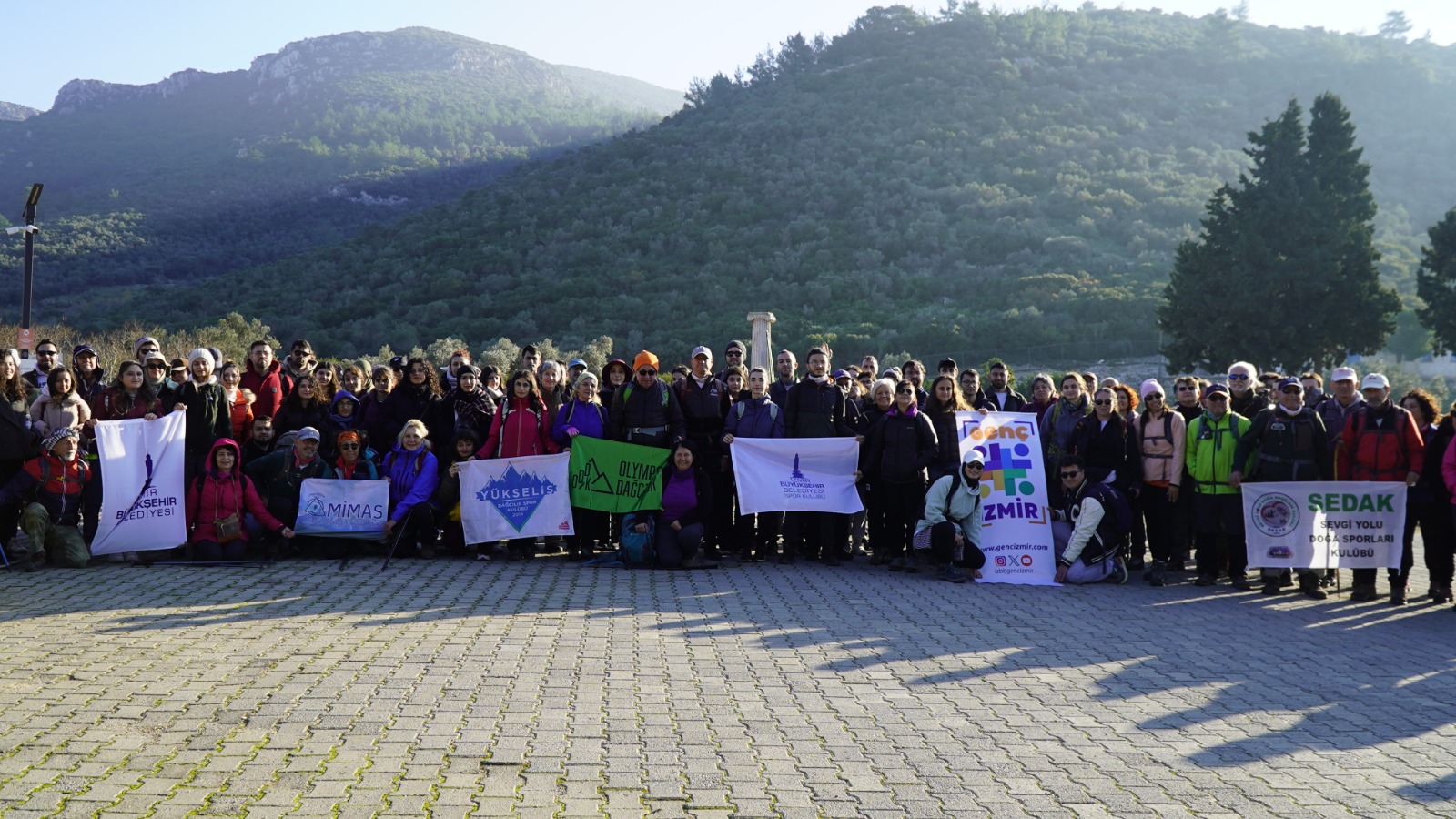 İzmir üniversite öğrenci gezisi Efes-Mimas yolunda keşif