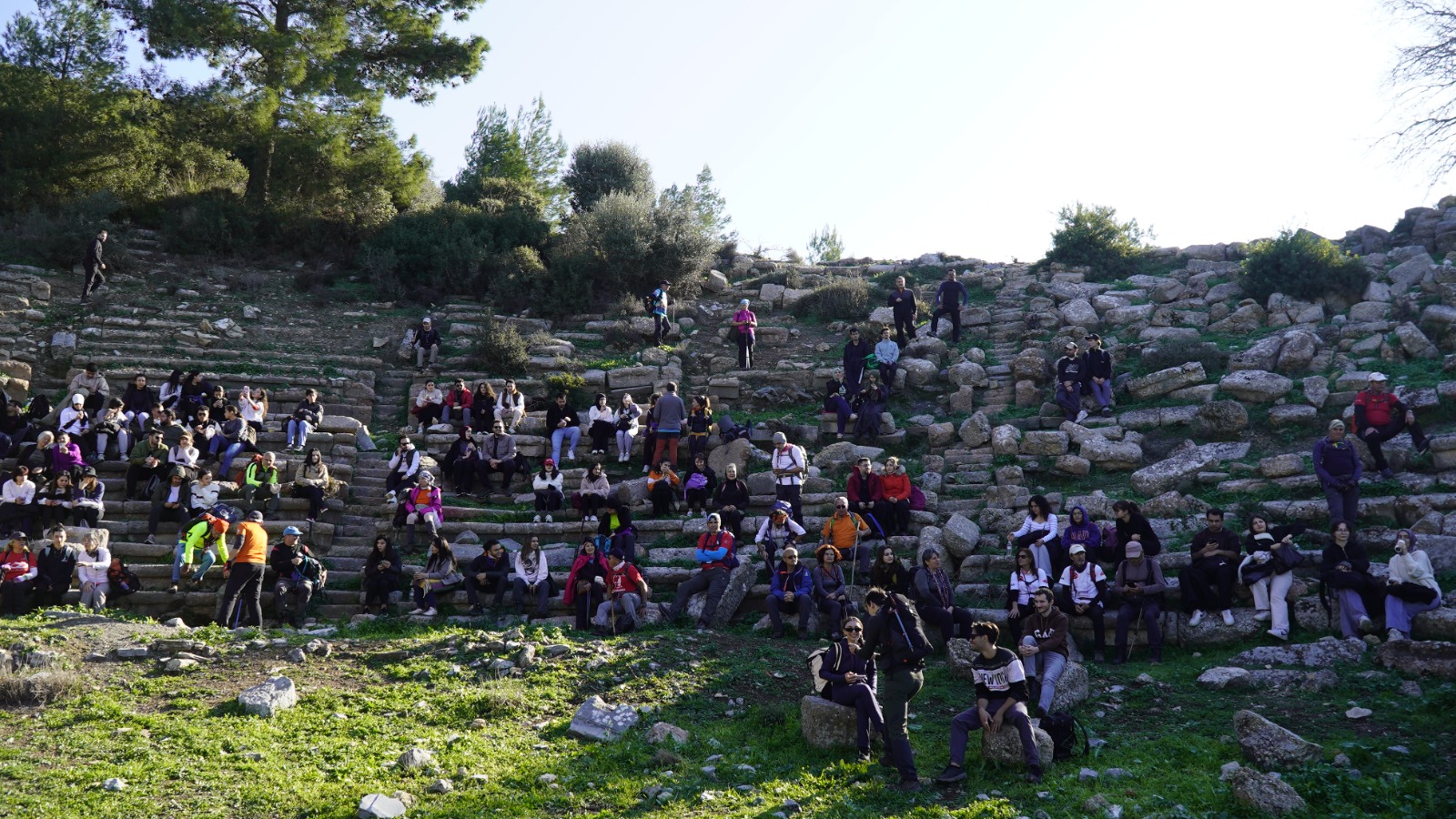 İzmir üniversite öğrenci gezisi Efes-Mimas yolunda keşif