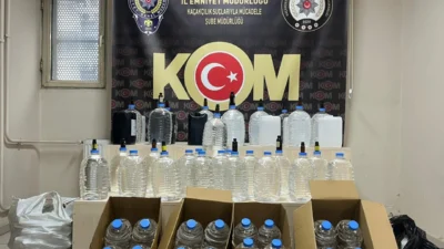 İzmir sahte içki operasyonunda 3,5 ton etil alkol ve yüzlerce