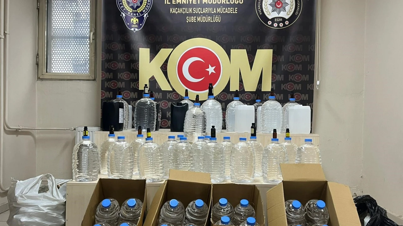 İzmir sahte içki operasyonunda 3,5 ton etil alkol ve yüzlerce