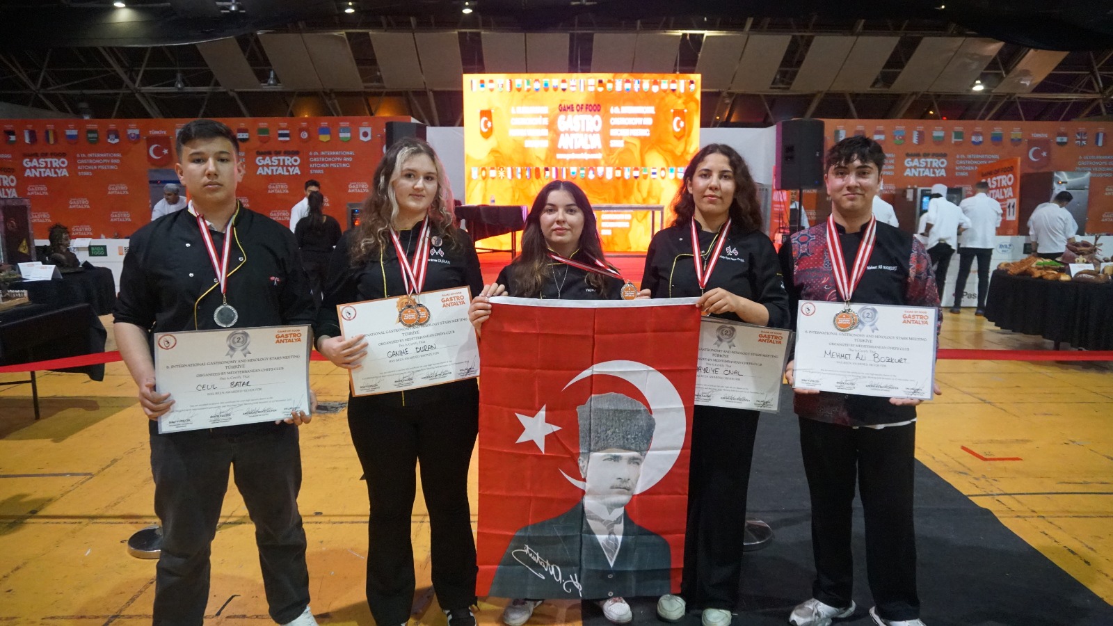 İzmir’den Geleceğin Şefleri Antalya’yı Salladı