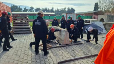 Karabağlar Belediyesi, afetlere müdahale gücünü artırmak amacıyla KAR-KUT (Karabağlar Arama