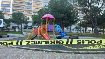 İzmir Karabağlar'daki Adnan Kahveci Parkı'nda, "yan bakma" tartışması yüzünden çıkan