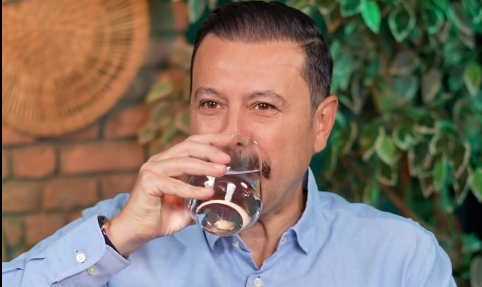 AK Parti İzmir Milletvekili Mahmut Atilla Kaya, üç bardak su
