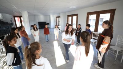 Menderes tiyatro eğitimi Özdere'de başladı! Çocuklar diksiyon, drama ve oyunculuk