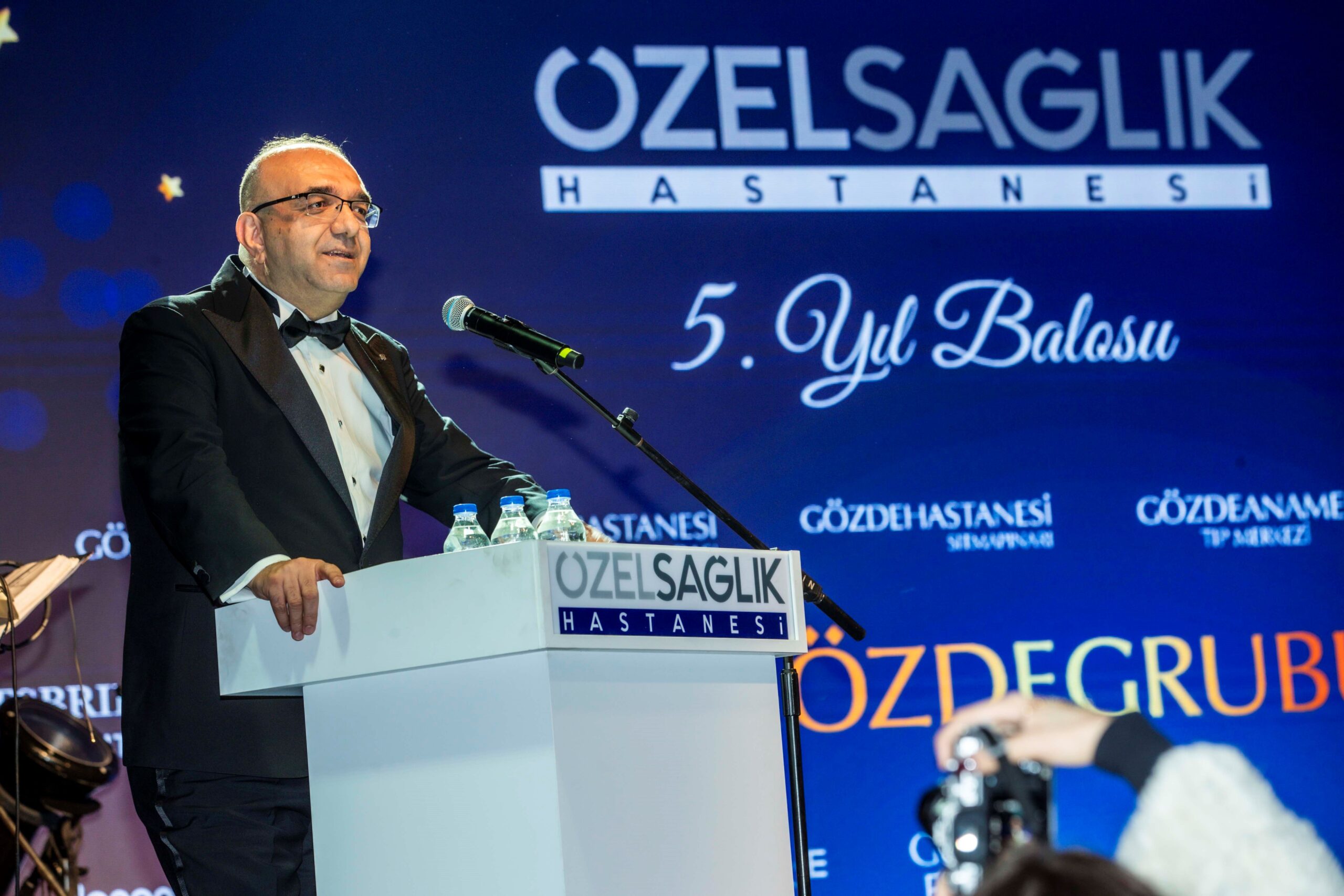 İzmir Özel Sağlık Hastanesi 5. yılını dev baloyla kutladı
