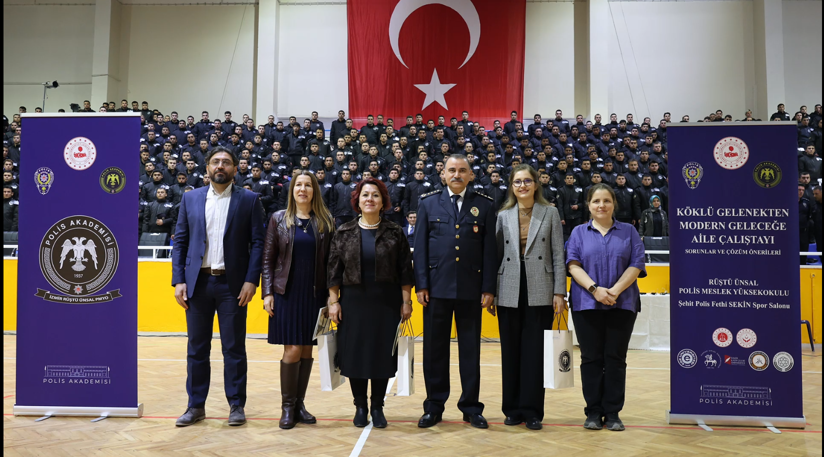 Aile Çalıştayı İzmir’de Rüştü Ünsal PMYO’da Yapıldı
